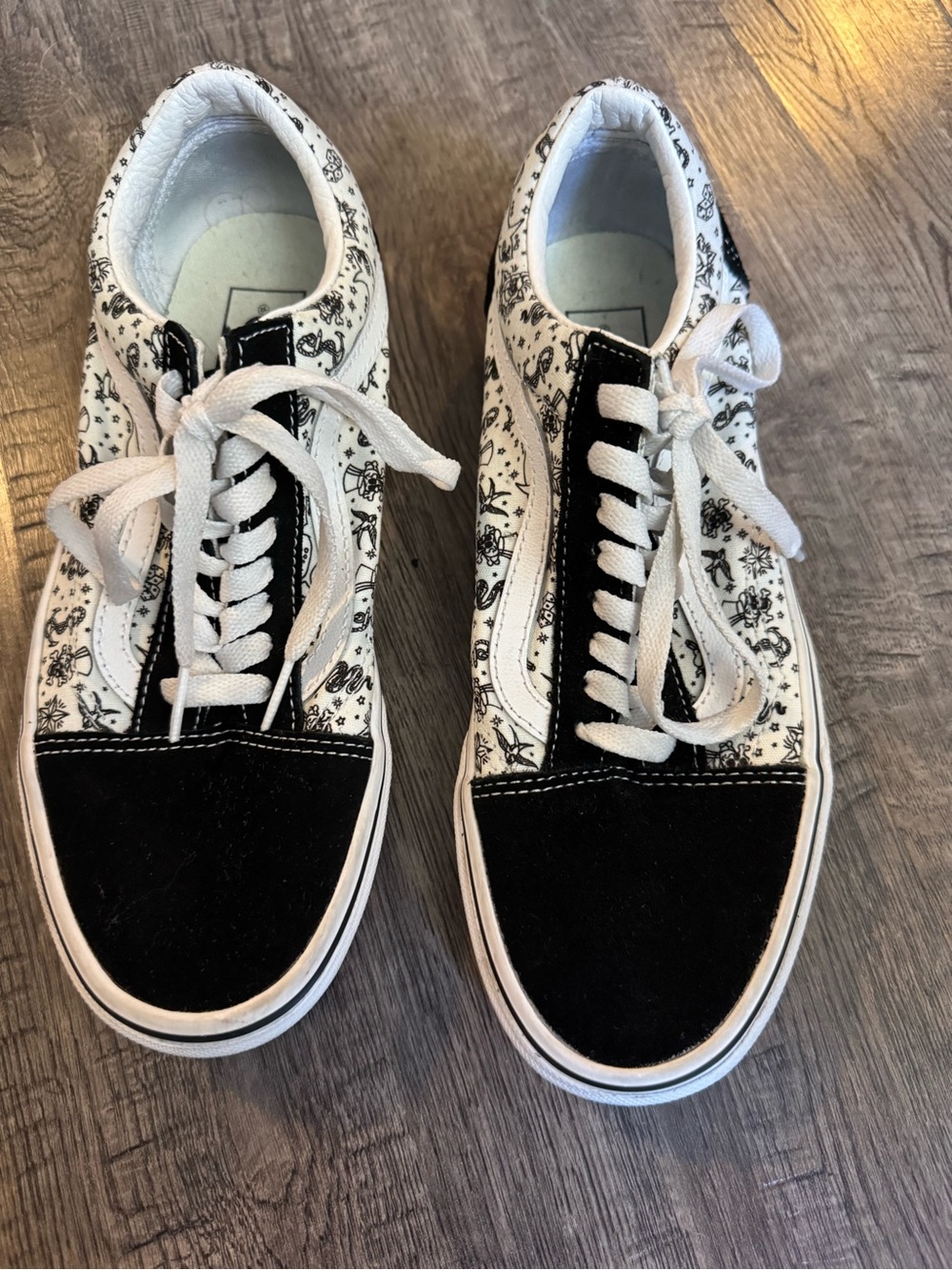 Vans Old Skool Women’s White Canvas with Black Tattoo Print Size W8 - Picture 2 of 8